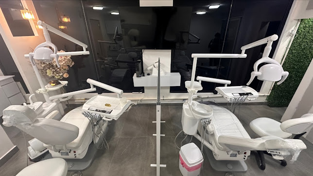 Dos sillones de atención dental